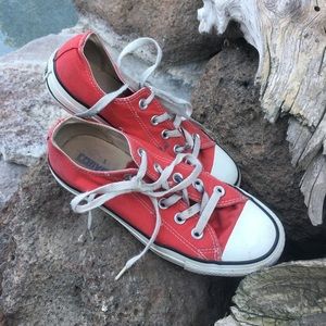 Red old school converse 🔥